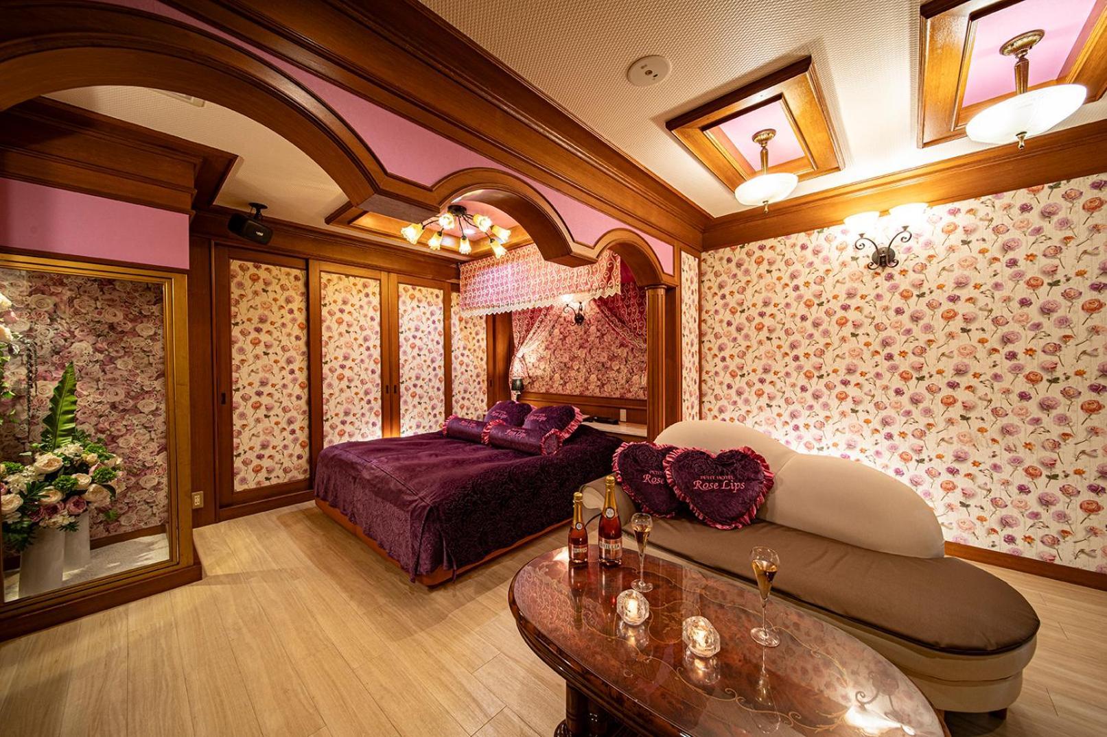 Roselips Tsuruhashi ローズリップス鶴橋 Hotel Osaka Bagian luar foto
