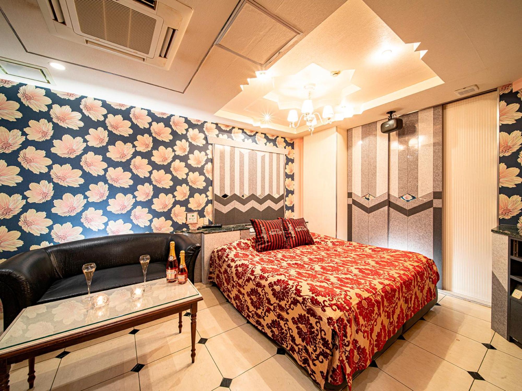 Roselips Tsuruhashi ローズリップス鶴橋 Hotel Osaka Bagian luar foto